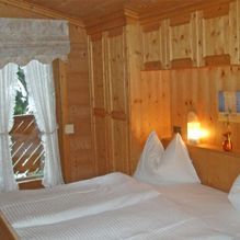 Schlafzimmer im Holz Appartment